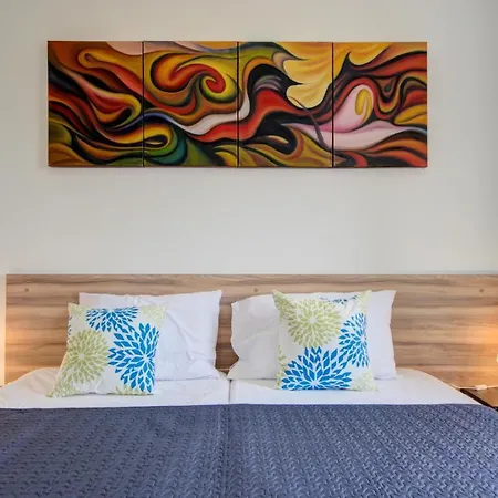 Tranquil Creek 1-bedroom & Penthouse