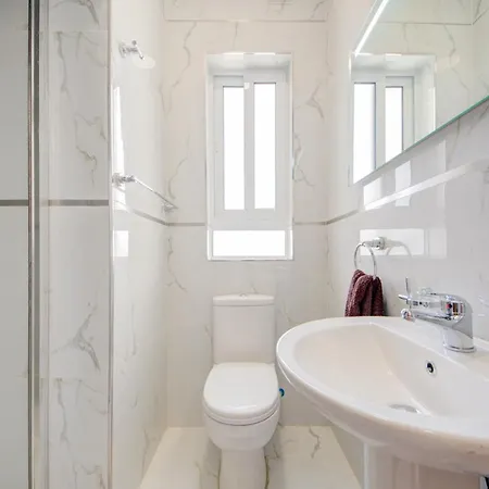 Tranquil Creek 1-bedroom & Penthouse *