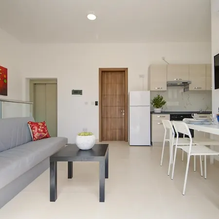 Tranquil Creek 1-bedroom & Penthouse Lägenhet Msida