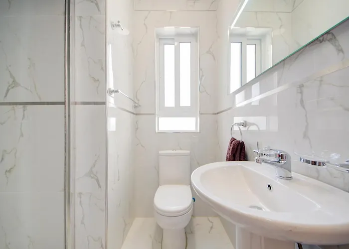 Tranquil Creek 1-bedroom & Penthouse *