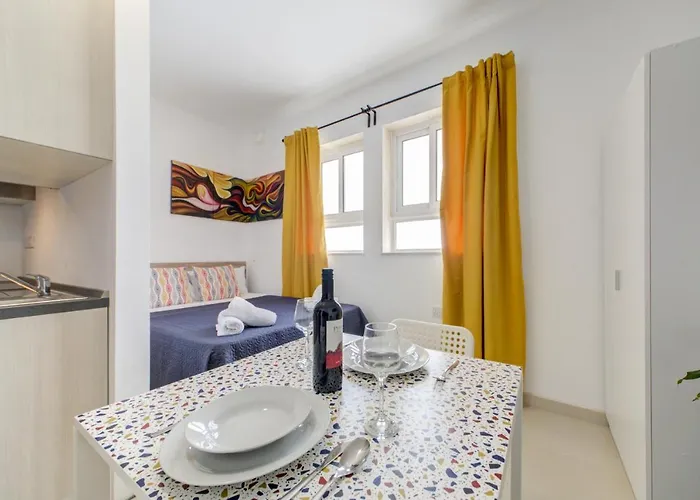 Tranquil Creek 1-bedroom & Penthouse Apartament