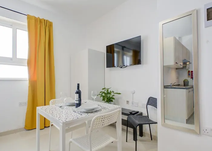 דירה Tranquil Creek 1-bedroom & Penthouse *