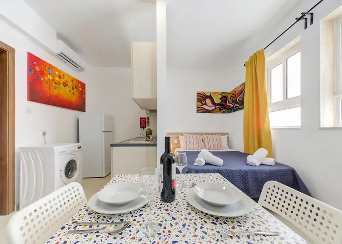 Tranquil Creek 1-bedroom & Penthouse Apartament