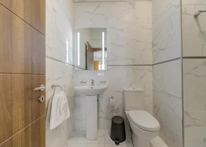 Tranquil Creek 1-bedroom & Penthouse Msida