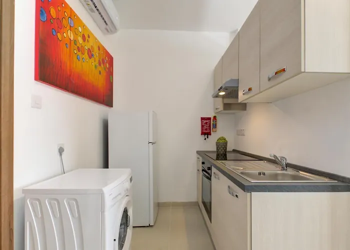 Tranquil Creek 1-bedroom & Penthouse Msida