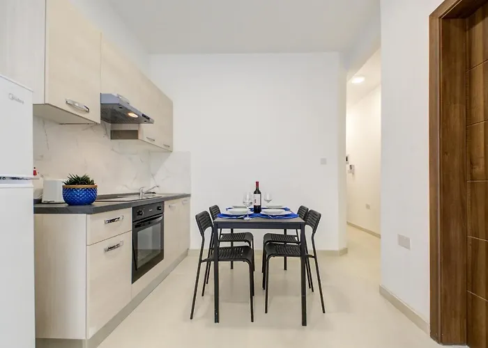 Tranquil Creek 1-bedroom & Penthouse דירה