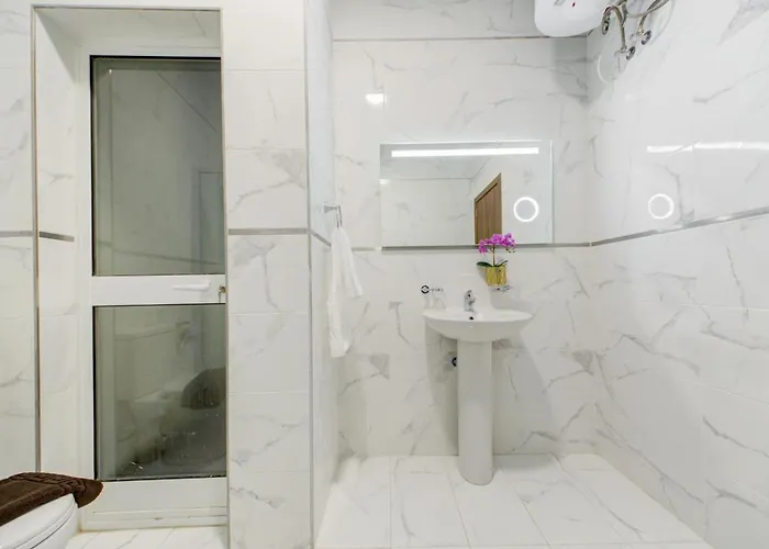 Tranquil Creek 1-bedroom & Penthouse