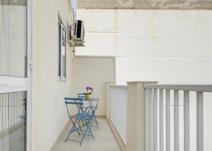 Tranquil Creek 1-bedroom & Penthouse *