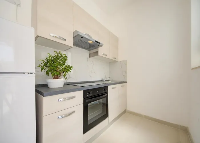 Tranquil Creek 1-bedroom & Penthouse Msida