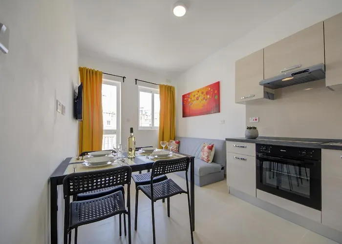 Tranquil Creek 1-bedroom & Penthouse Apartament