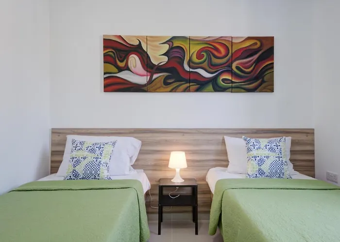 Tranquil Creek 1-bedroom & Penthouse Apartament