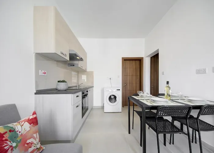 Tranquil Creek 1-bedroom & Penthouse Msida