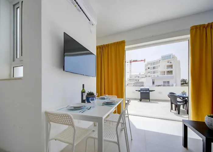 Tranquil Creek 1-bedroom & Penthouse דירה