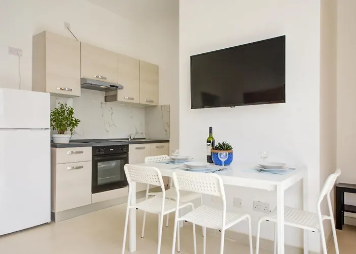 Tranquil Creek 1-bedroom & Penthouse Apartament *