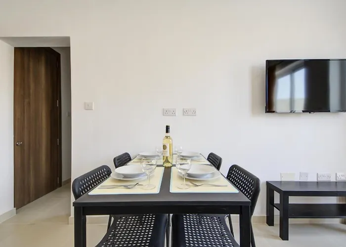 Tranquil Creek 1-bedroom & Penthouse Apartament