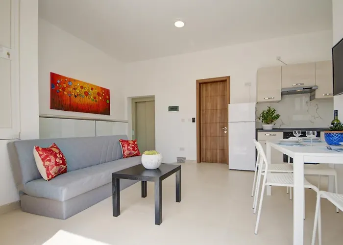 Tranquil Creek 1-bedroom & Penthouse דירה